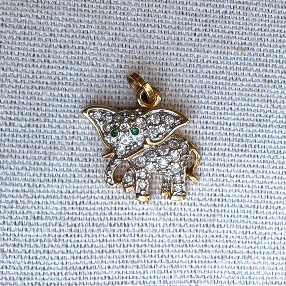 Vintage Swarovski Clear & Green Eyes Elephant Gold Tone Pendant Charm Dainty - Picture 1 of 6